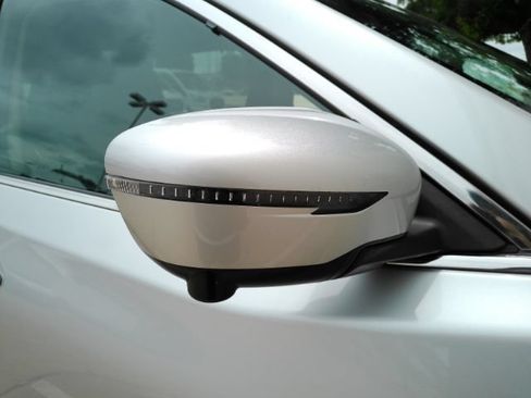 Used 2020 Nissan Rogue SL FWD image 25