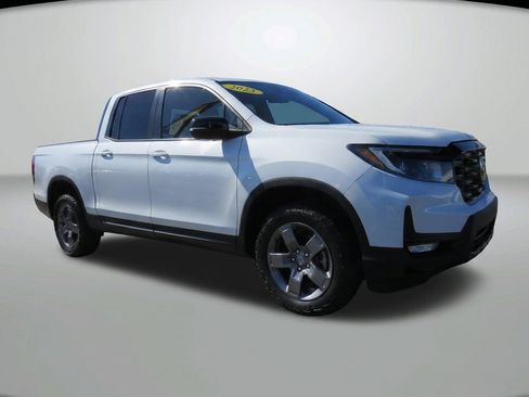 Used 2025 Honda Ridgeline TrailSport image 1