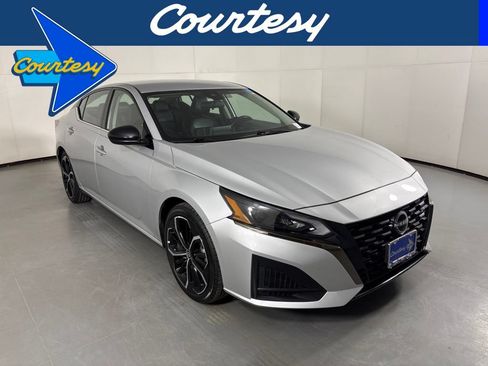 Used 2024 Nissan Altima 2.5 SR FWD image 1