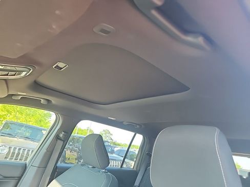 Used 2025 Jeep Grand Cherokee L Laredo w/ Luxury Tech Group I image 17