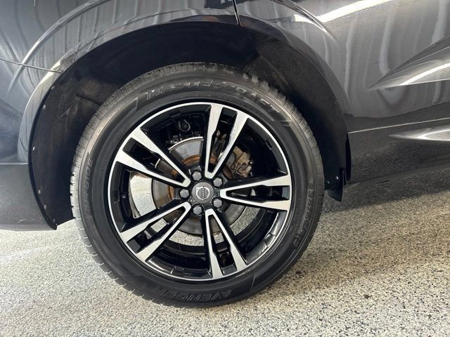 Used 2019 Volvo XC60 T5 Momentum w/ Multimedia Package AWD/4WD image 28