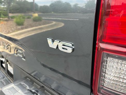Used 2020 Toyota Tacoma SR AWD/4WD image 17