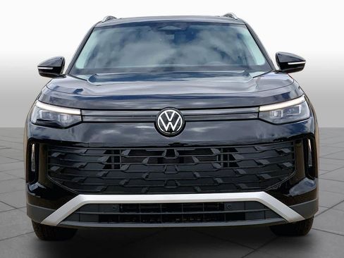 New 2026 Volkswagen Tiguan SE FWD image 3