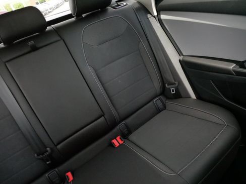 Certified 2023 Volkswagen Taos SE w/ Panoramic Sunroof Package AWD/4WD image 14