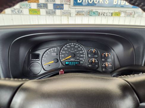 Used 2001 Chevrolet Silverado 1500 LS w/ Firm Ride Suspension Pkg AWD/4WD image 10