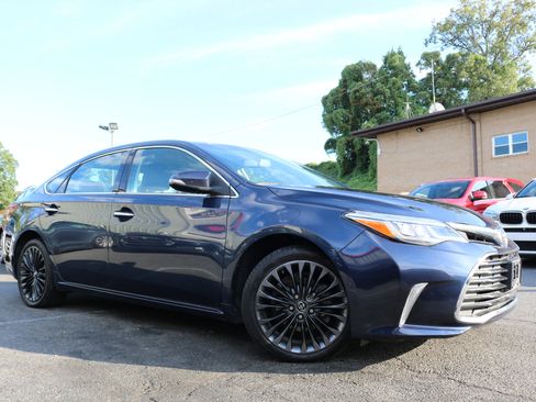 Used 2016 Toyota Avalon XLE Premium image 3