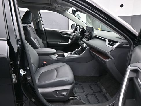 Used 2025 Toyota RAV4 Limited w/ Advanced Technology Package AWD/4WD image 40