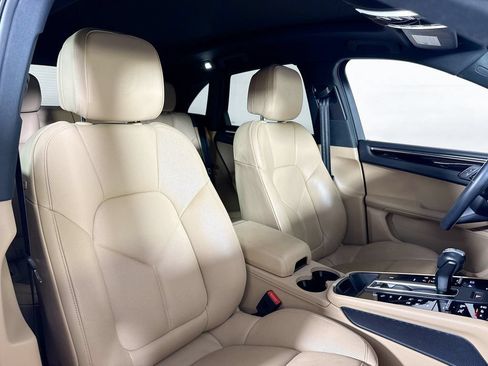 Certified 2024 Porsche Macan AWD/4WD image 18