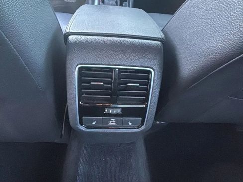 Used 2017 Volkswagen Passat 1.8T SE image 21