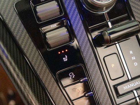 Used 2024 Aston Martin DB12 Volante -Carbon Fiber Bucket S image 31