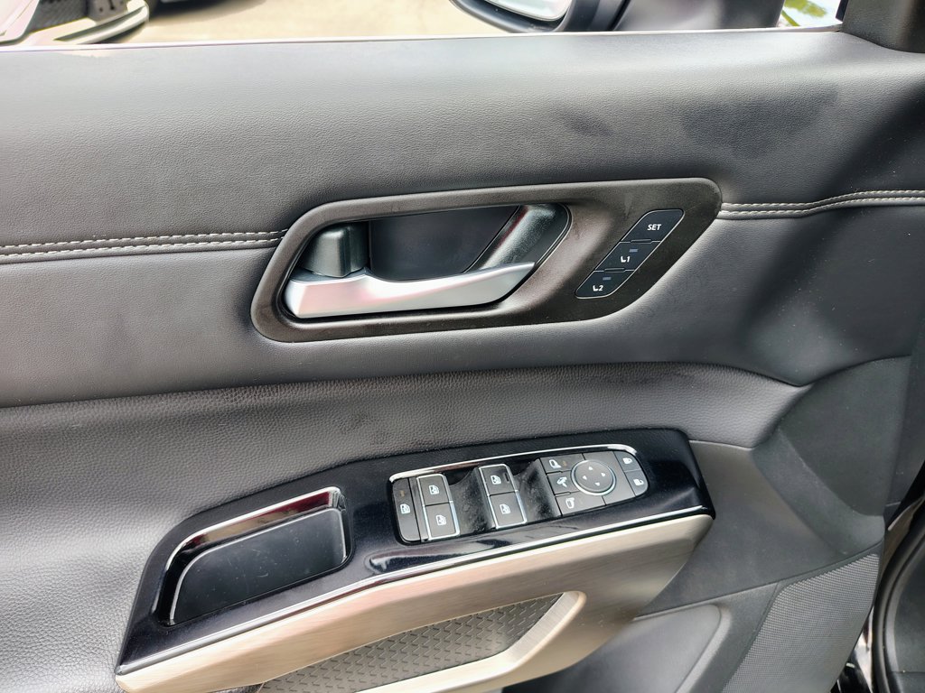 Used 2024 Nissan Pathfinder Platinum AWD/4WD image 23