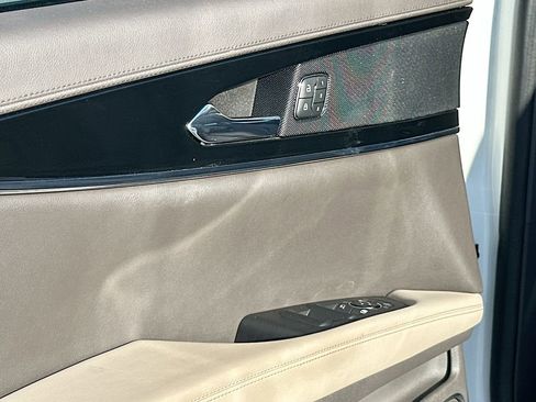 Used 2023 Lincoln Nautilus FWD w/ Premium Package image 18