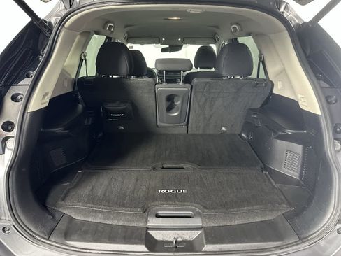 Used 2020 Nissan Rogue SV FWD image 21