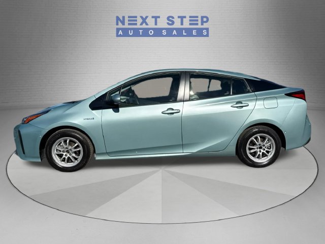 Used 2020 Toyota Prius LE FWD image 4