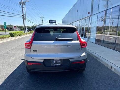 Certified 2025 Volvo XC40 B5 Plus AWD/4WD image 4
