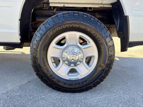 Used 2024 RAM 2500 Tradesman w/ Chrome Appearance Group image 32