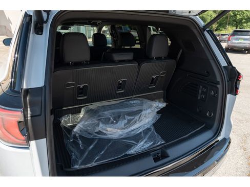 New 2026 GMC Acadia Denali w/ Super Cruise Package AWD/4WD image 33
