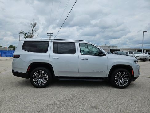 Used 2024 Jeep Wagoneer Series II w/ Flexible Seating Group RWD image 2