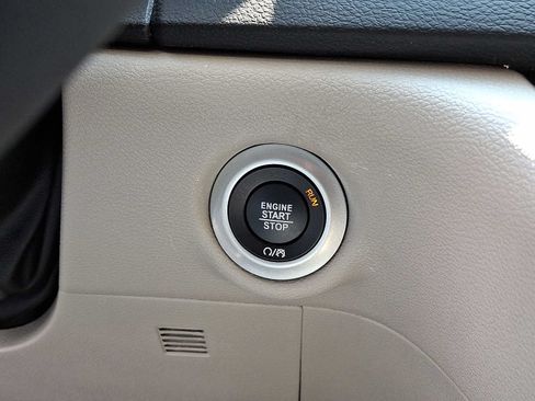 Certified 2023 Chrysler Pacifica Touring-L FWD image 27