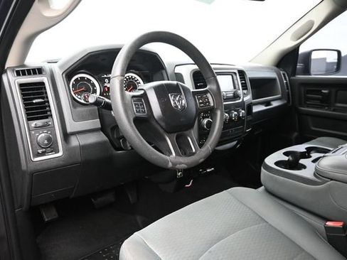 Used 2018 RAM 1500 Express AWD/4WD image 19