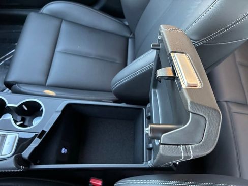 Used 2025 Genesis G70 2.5T image 42