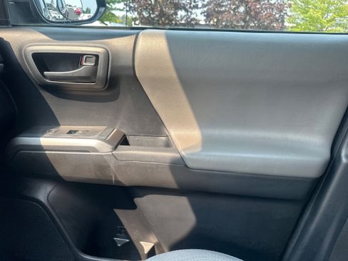 Used 2019 Toyota Tacoma SR5 AWD/4WD image 19