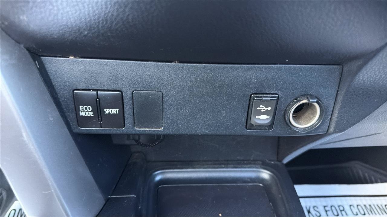 Used 2016 Toyota RAV4 LE AWD/4WD image 27