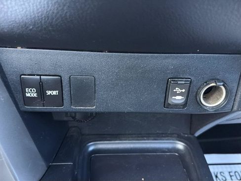 Used 2016 Toyota RAV4 LE AWD/4WD image 27