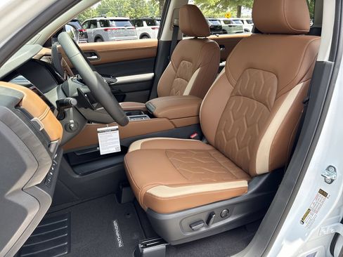 New 2026 Nissan Pathfinder Platinum FWD image 16