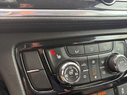 Used 2020 Buick Encore Essence image 16