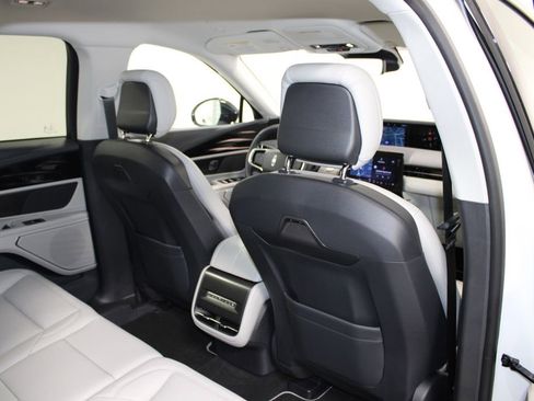 New 2026 Lincoln Nautilus Premier image 28