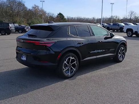 New 2026 Chevrolet Equinox EV LT w/ Comfort Package FWD image 8