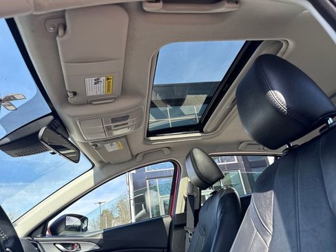 Used 2018 MAZDA MAZDA3 Grand Touring image 19