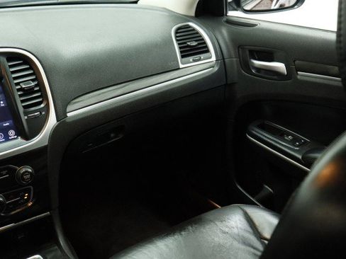 Used 2017 Chrysler 300 Limited RWD image 25