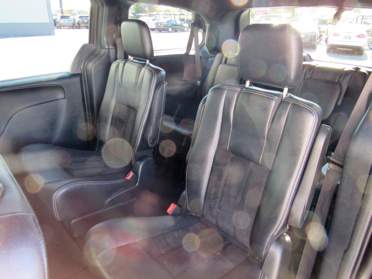 Used 2015 Dodge Grand Caravan SXT FWD image 37