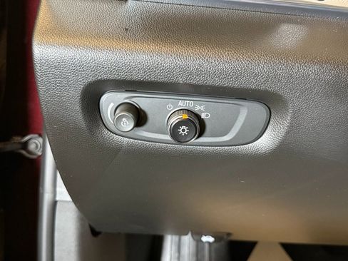 Used 2023 Chevrolet Traverse Premier image 18