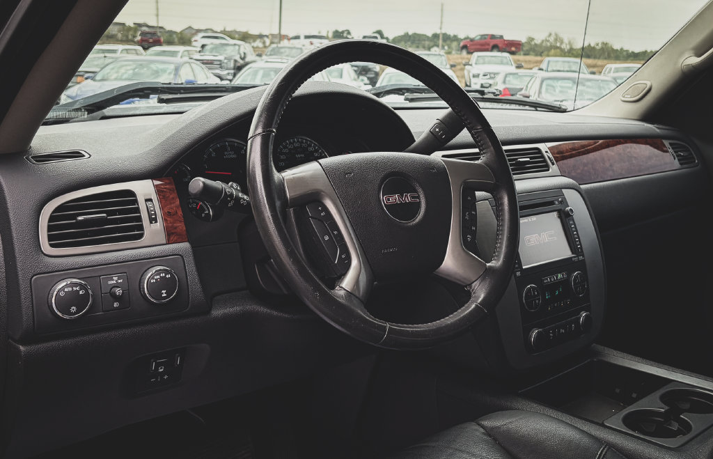Used 2013 GMC Sierra 1500 SLT w/ SLT Convenience Package AWD/4WD image 2