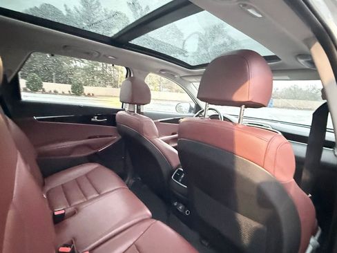 Used 2018 Kia Sorento SX image 20