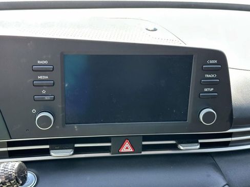 Used 2022 Hyundai Elantra SEL FWD image 16