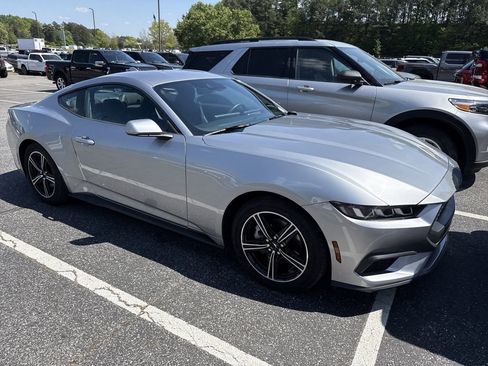 Used 2024 Ford Mustang Coupe RWD image 3