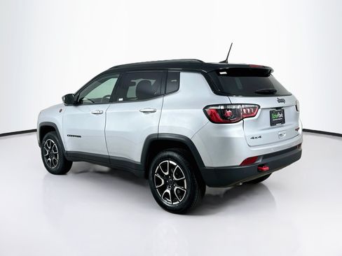 Used 2025 Jeep Compass Trailhawk AWD/4WD image 5