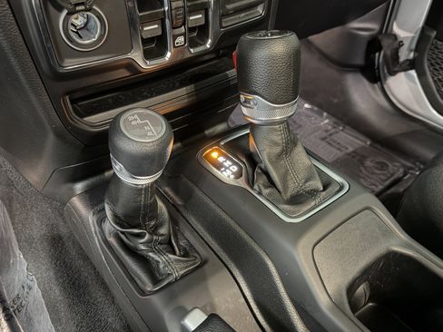 Used 2022 Jeep Wrangler Unlimited Sport image 34