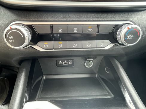 Used 2024 Nissan Altima 2.5 SV AWD/4WD image 24