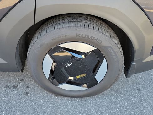 Certified 2026 Kia EV9 Light image 41