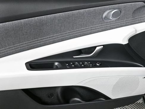 New 2026 Hyundai Elantra Limited image 18