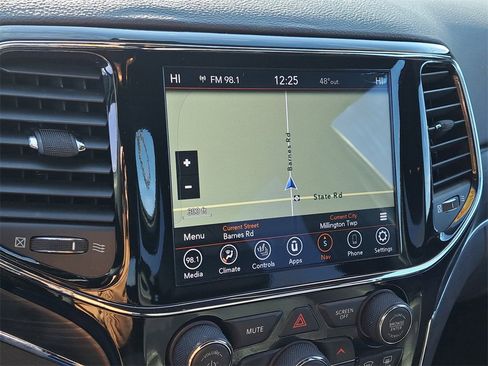 Used 2019 Jeep Grand Cherokee Limited image 14