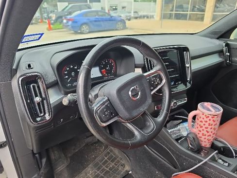 Used 2019 Volvo XC40 T5 Momentum AWD/4WD image 7