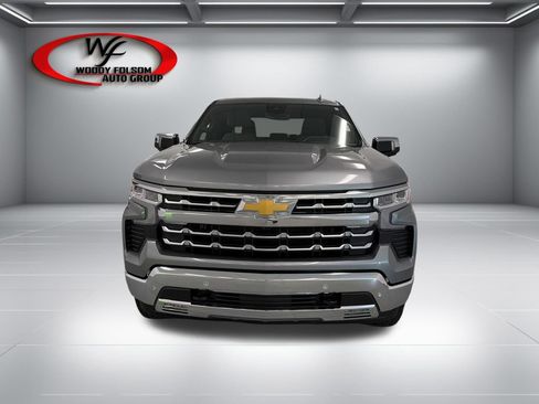 Used 2025 Chevrolet Silverado 1500 LTZ AWD/4WD image 2