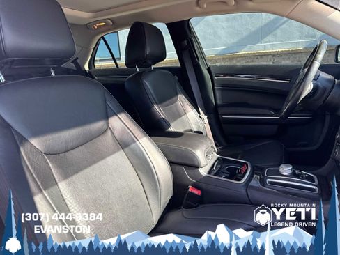 Used 2017 Chrysler 300 C AWD/4WD image 14