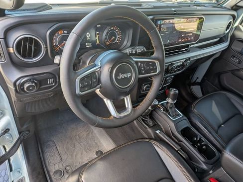 Used 2024 Jeep Wrangler Unlimited Sahara w/ Technology Group AWD/4WD image 11